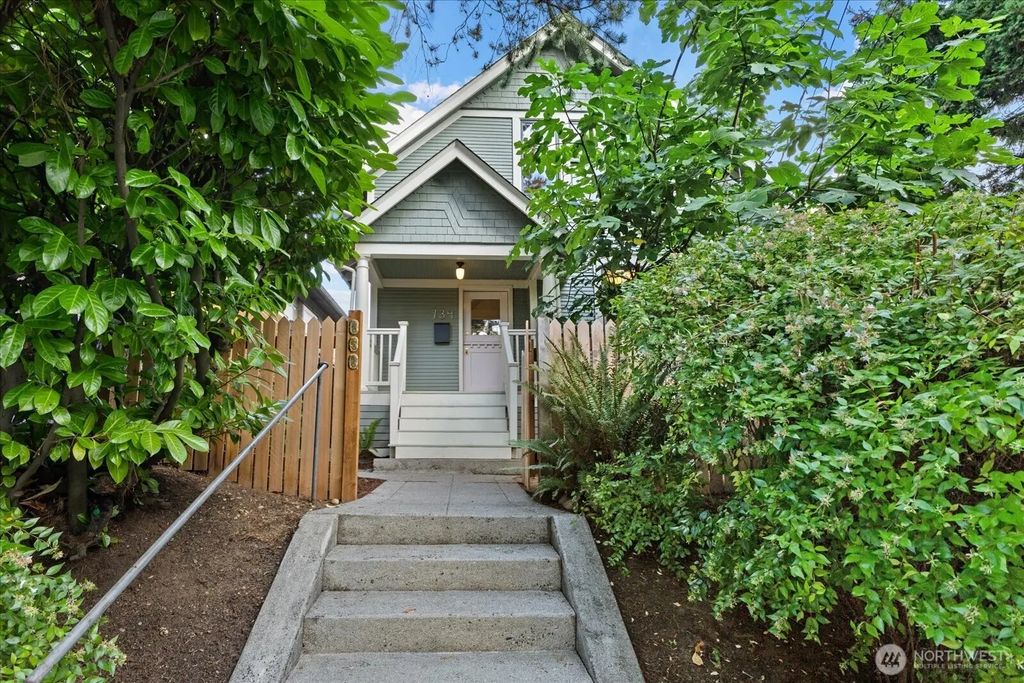 734 N 75th Street, Seattle