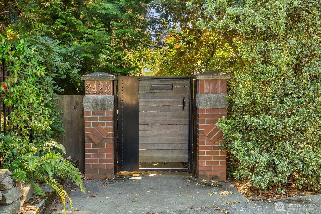 2423 N 75th Street, Seattle