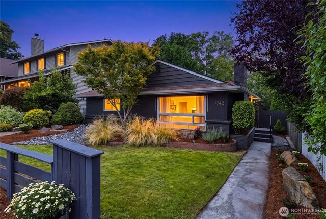 7742 30th Avenue Sw, Seattle