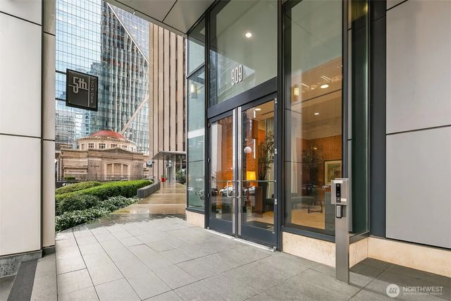 909 5th Avenue 402, Seattle