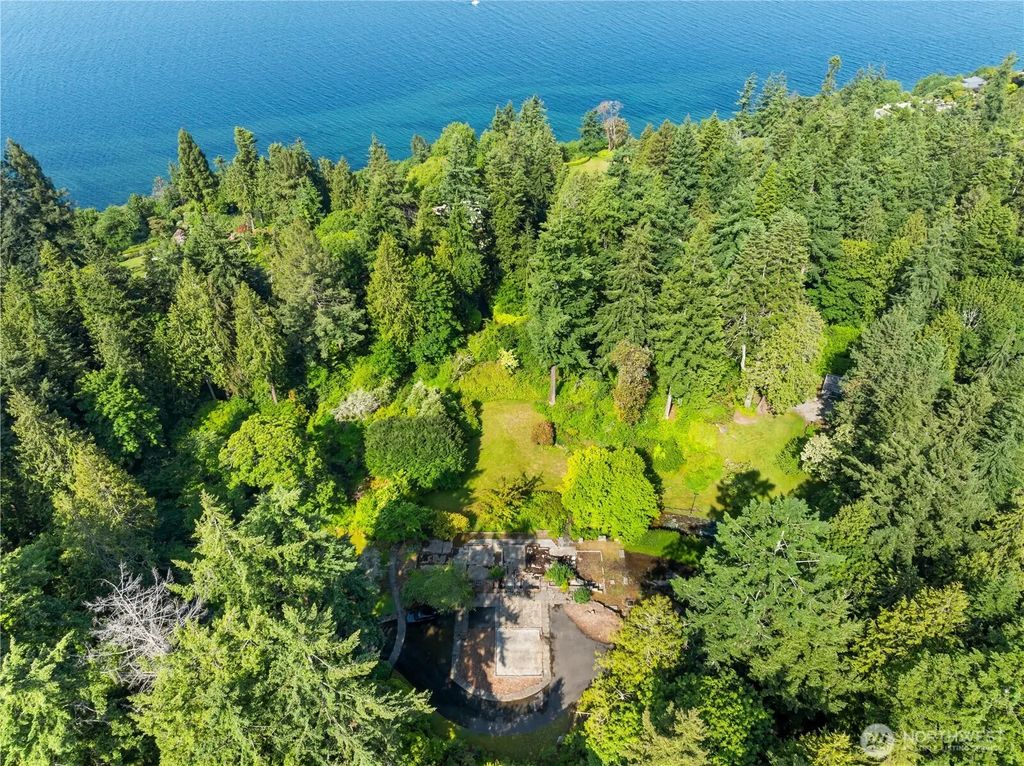 105 Nw Highland Drive, Shoreline