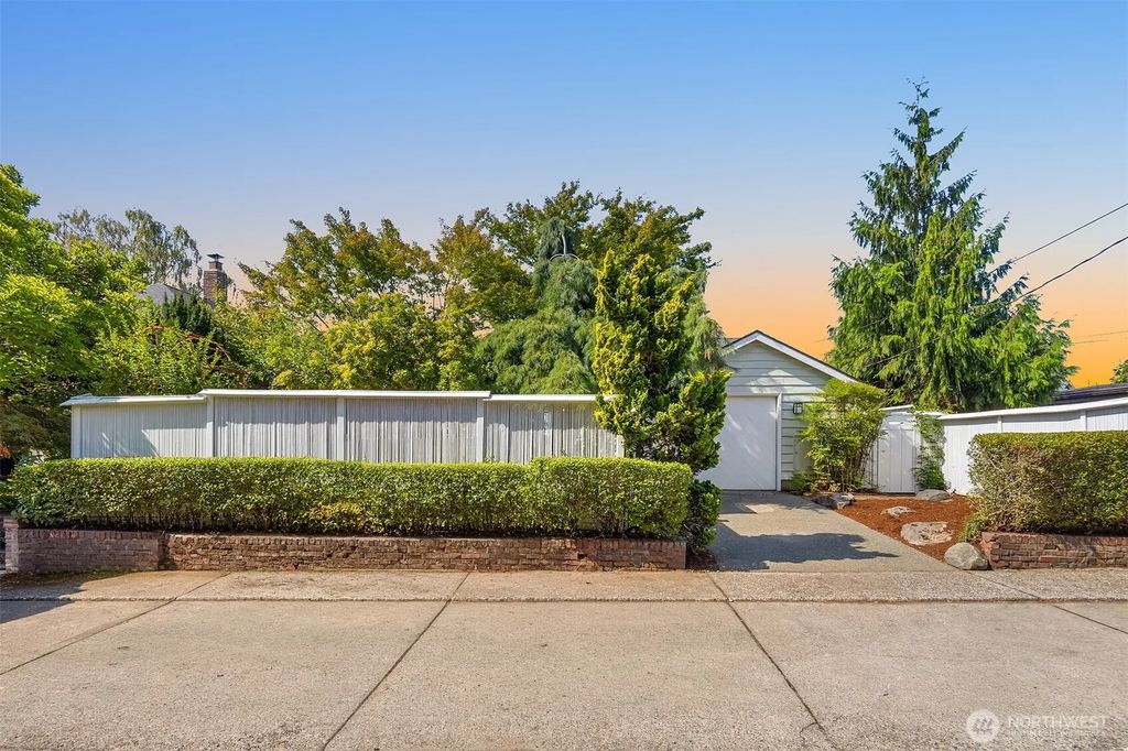 8609 41st Avenue Sw, Seattle
