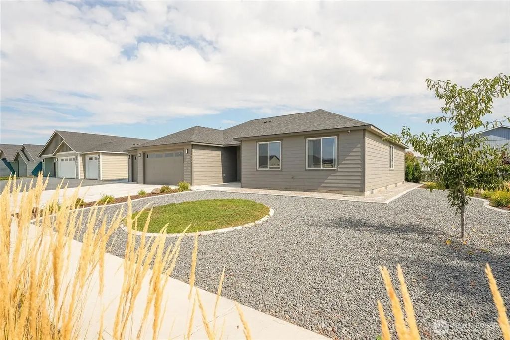 203 N Gold Cup Dr., Moses Lake