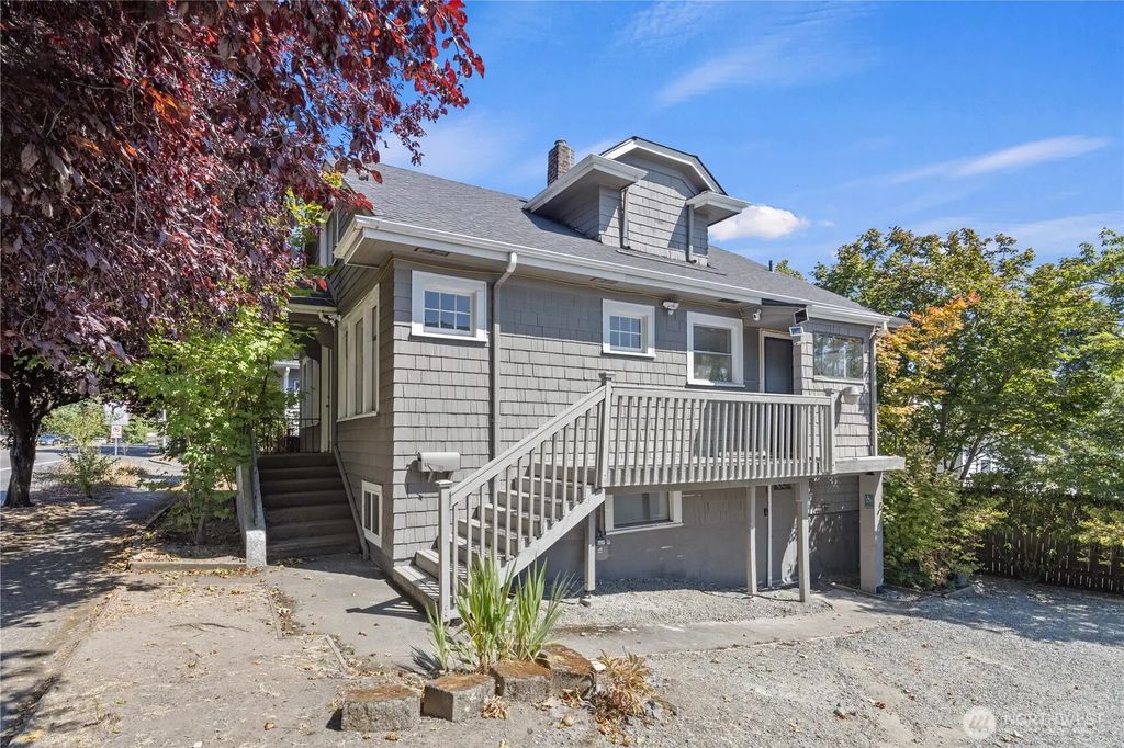 4812 Aurora Avenue N, Seattle