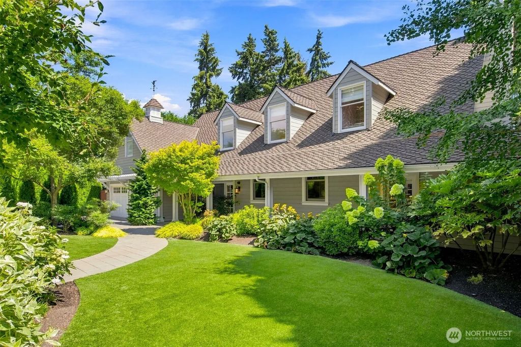 2042 77th Avenue Ne, Medina
