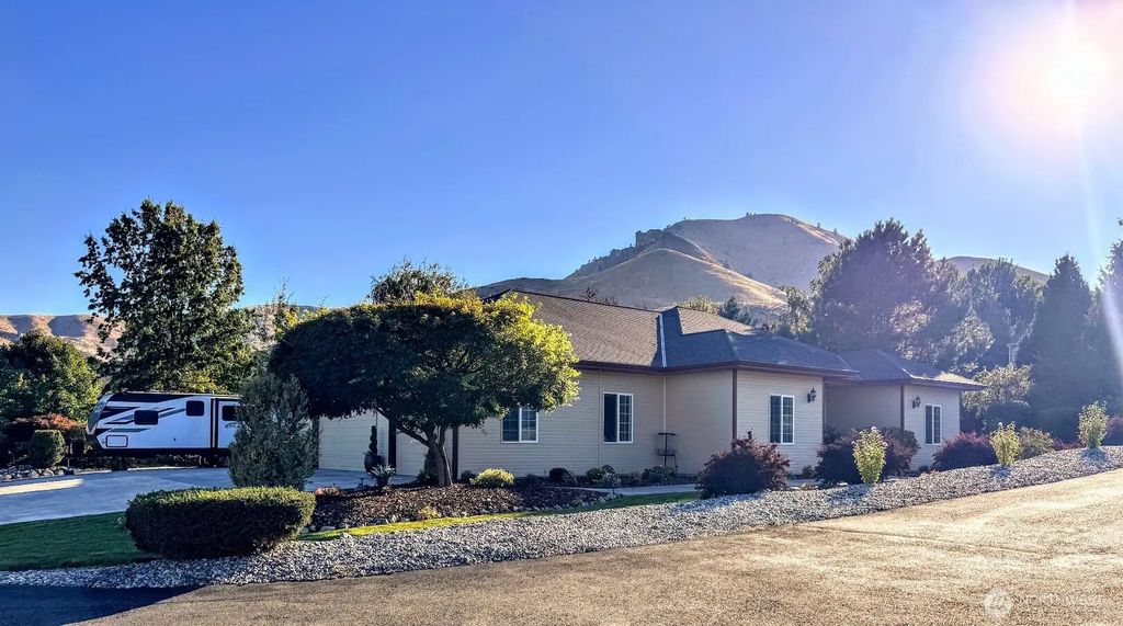 108 N Western Avenue, Wenatchee