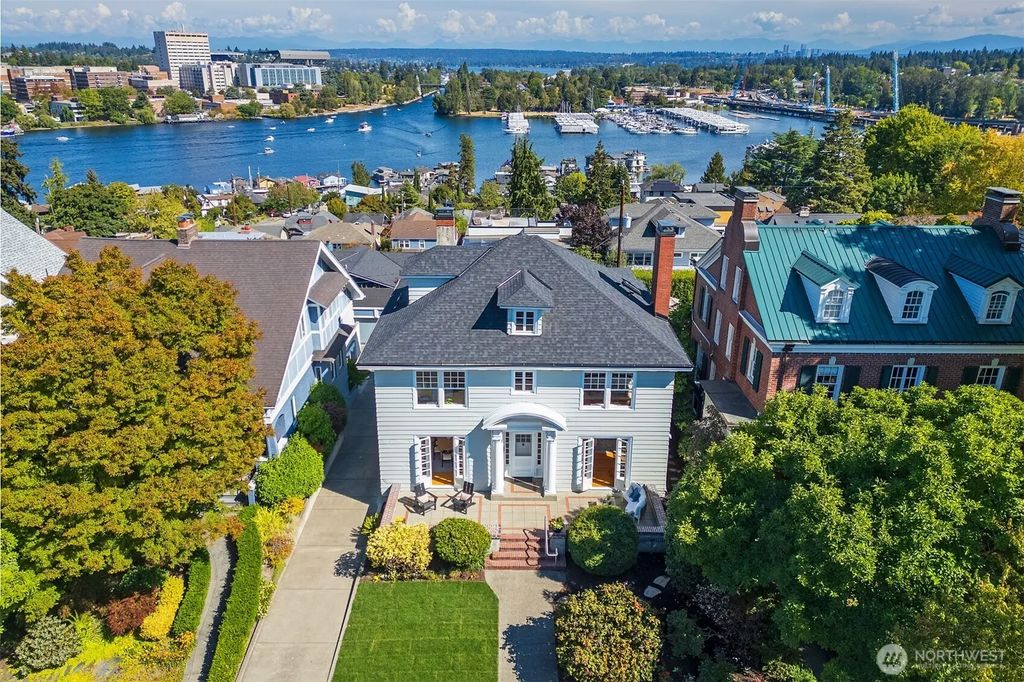 2822 10th Avenue E, Seattle