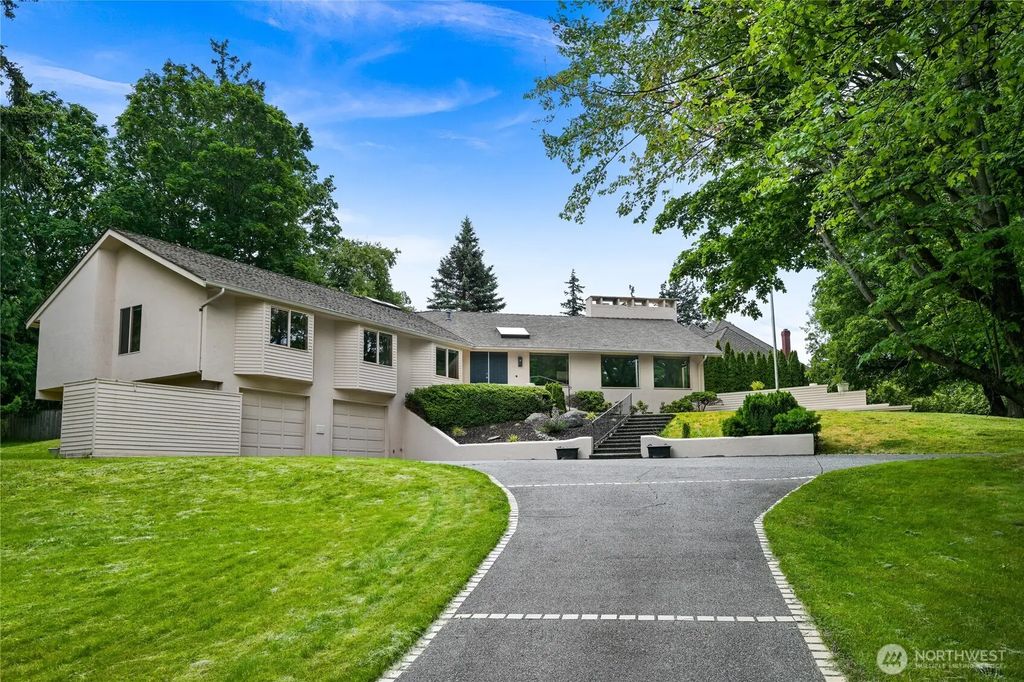208 Hawthorn Road, Bellingham