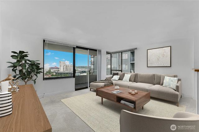 521 5th Avenue W 306, Seattle
