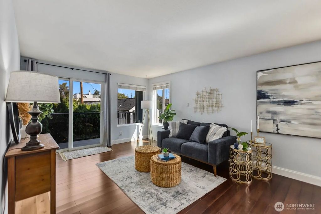 10110 Greenwood Ave N 204, Seattle