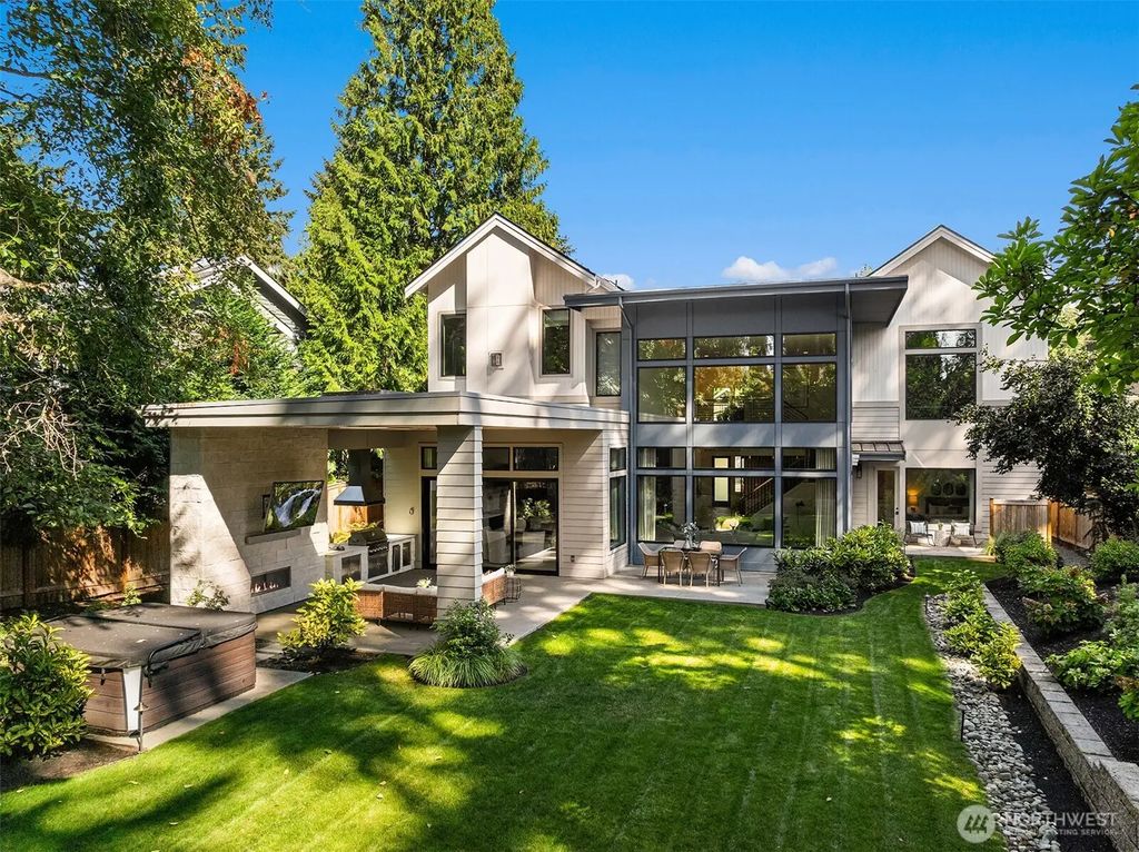 2131 104th Place Se, Bellevue
