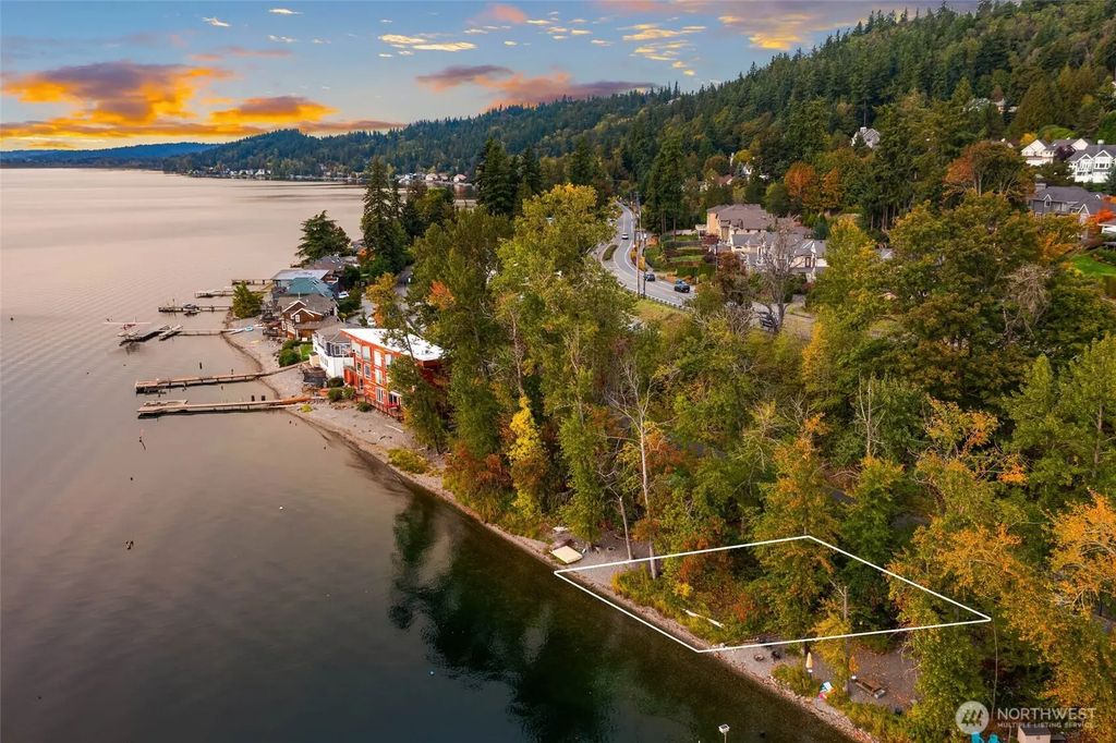 35753001 E Lake Sammamish Parkway, Sammamish