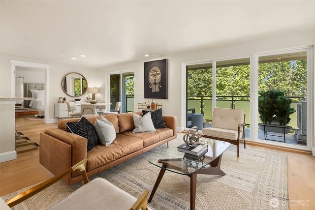 2334 Thorndyke Avenue W 301, Seattle