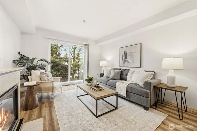 9057 Greenwood Avenue N 102, Seattle