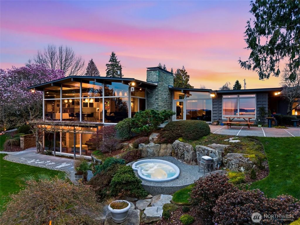 316 Heather Road, Everett