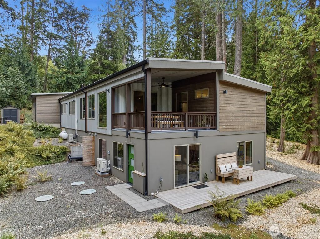 9720 Ne Lofgren Street, Bainbridge Island