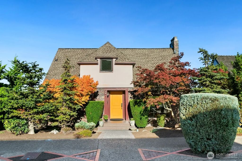 2472 Montavista Place W, Seattle
