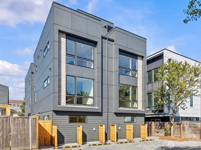 4328 Woodlawn Avenue N A, Seattle