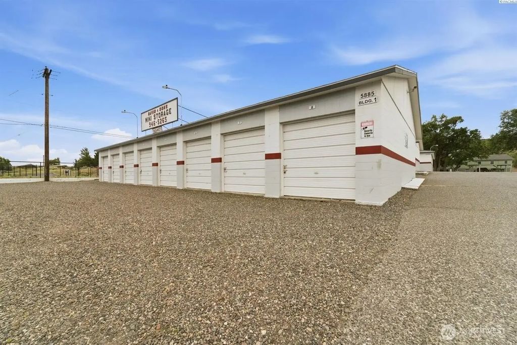5885 W Van Giesen Street, West Richland