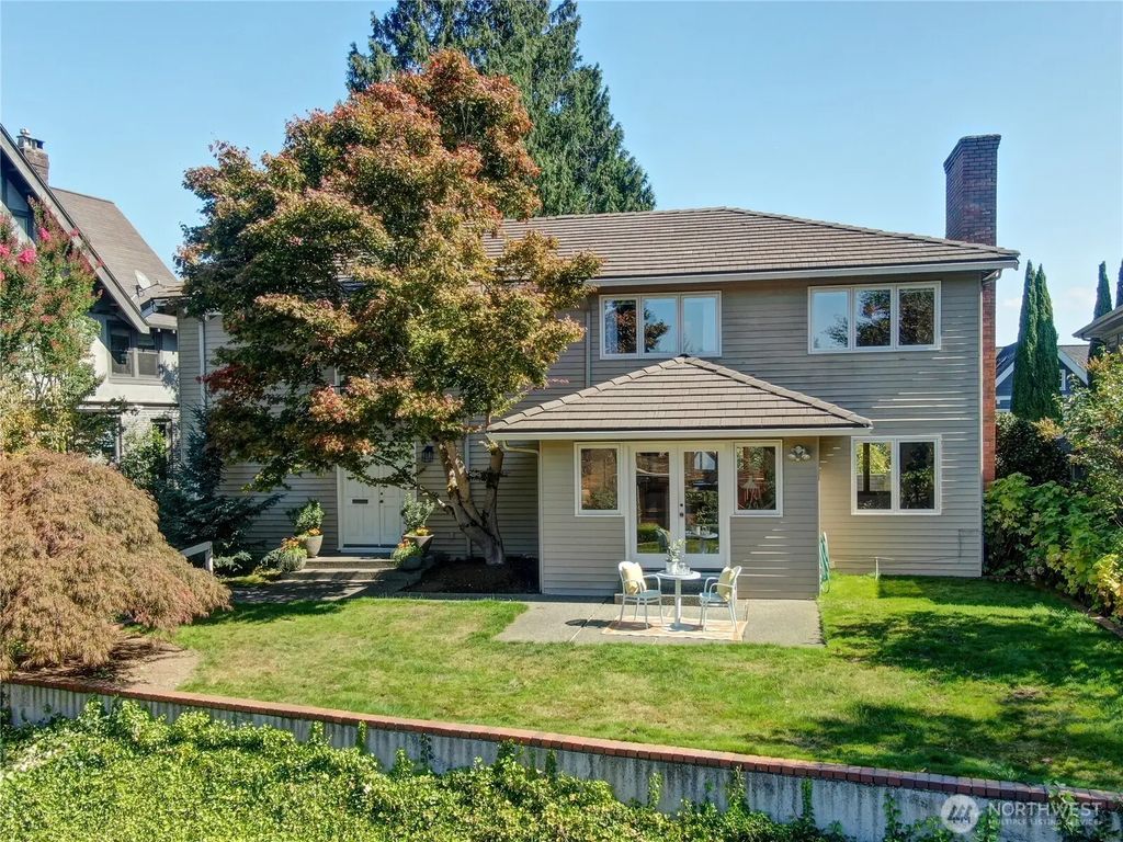 2712 Mount Saint Helens Place S, Seattle
