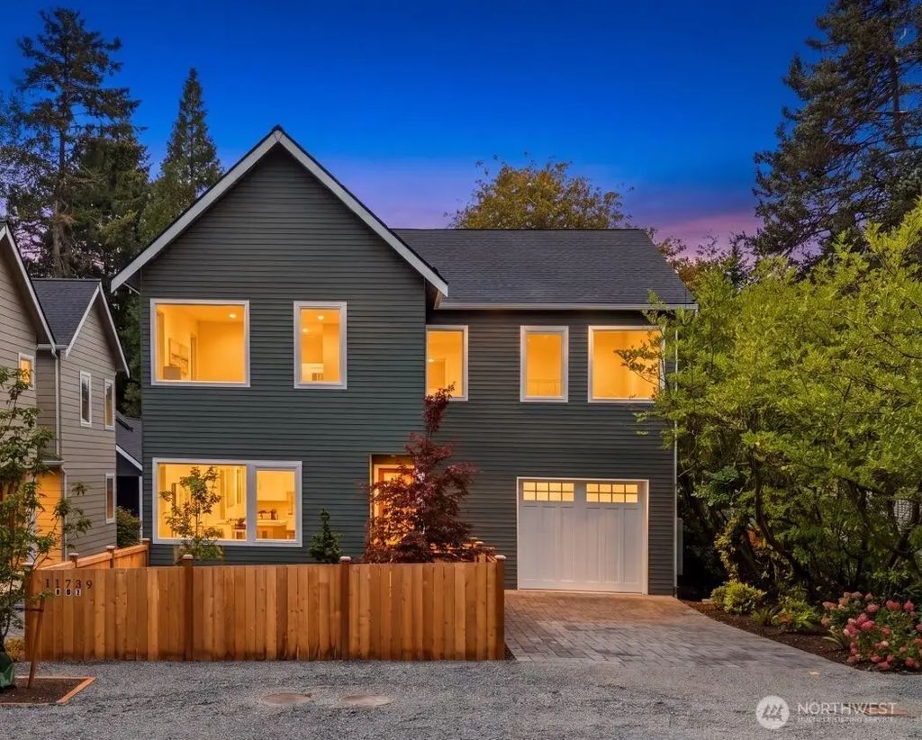 11739 40th Avenue Ne A, Seattle