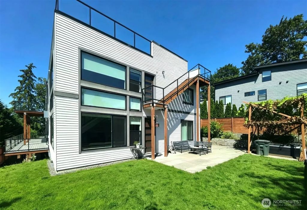 3621 Lincoln Avenue Ne, Renton