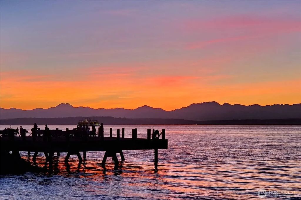 1374 Alki Avenue Sw 400, Seattle