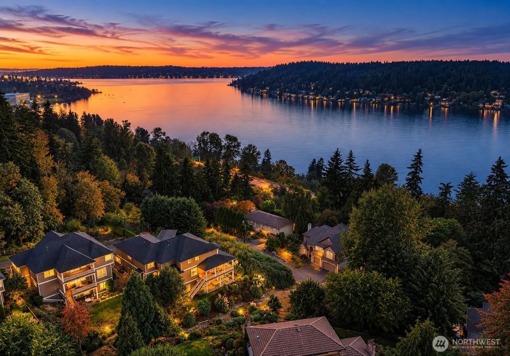 11022 Se 61st Place, Bellevue