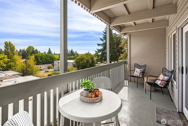 7064 35th Avenue Ne 22, Seattle