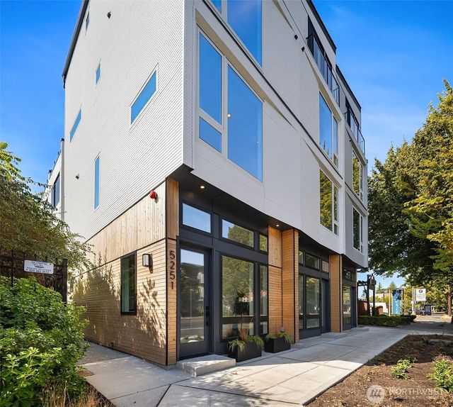 5253 California Avenue Sw B, Seattle