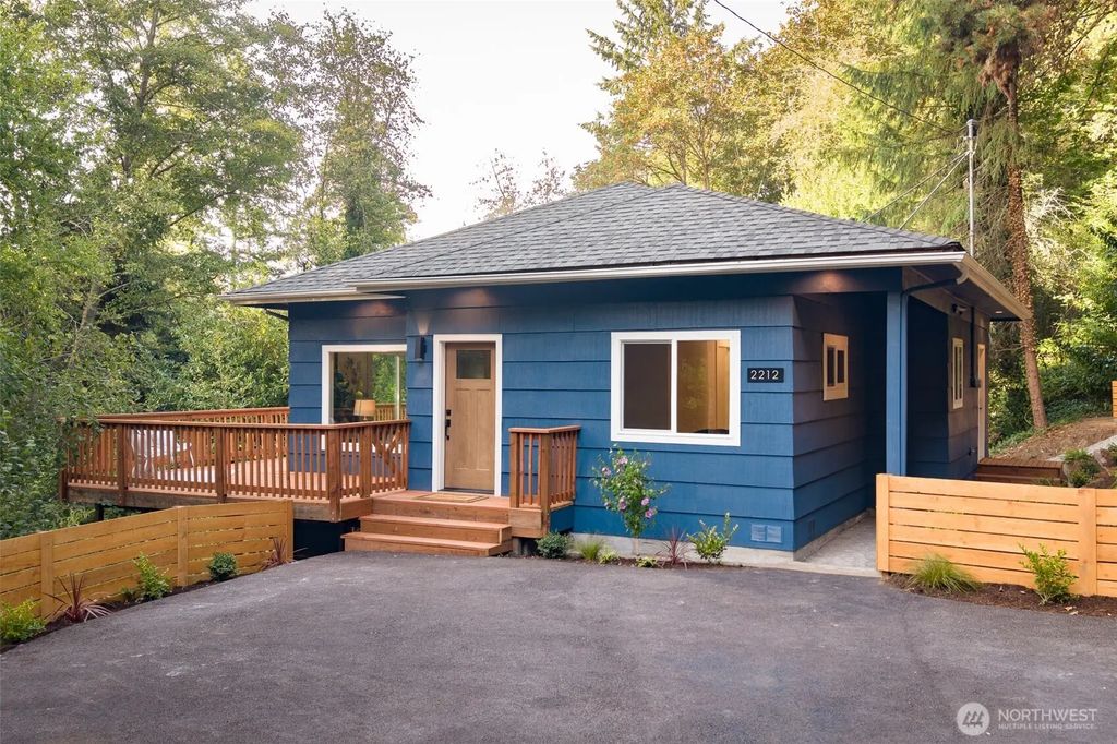2212 Belvidere Avenue Sw, Seattle