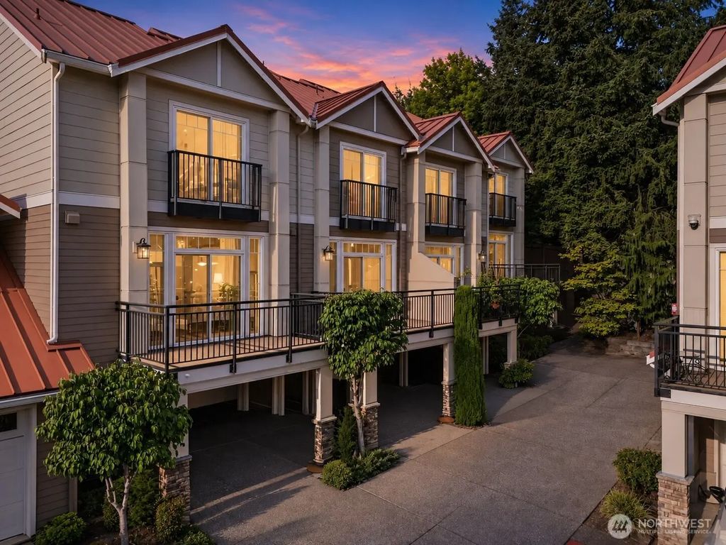 12721 Se 41st Place 214, Bellevue