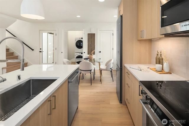 2528 30th Avenue W, Seattle