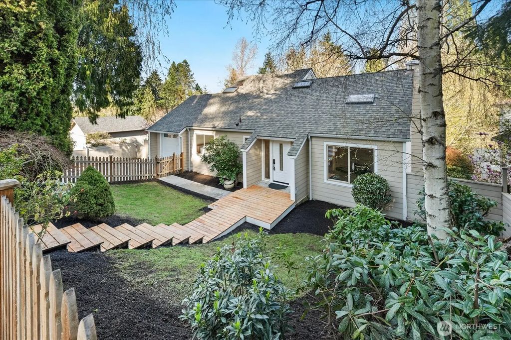 16018 36th Avenue Ne, Lake Forest Park