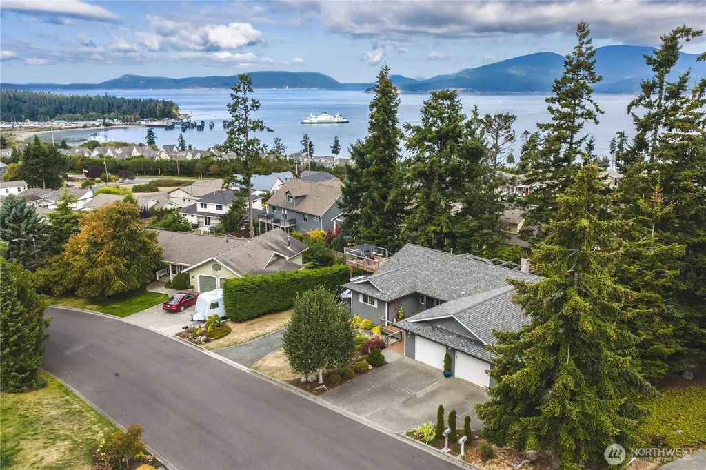 4304 Whidbey Court, Anacortes