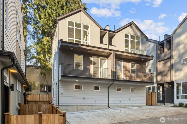 10748 Interlake Avenue N, Seattle