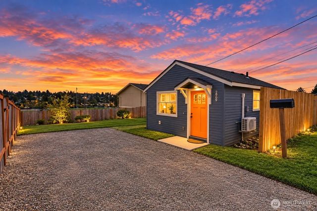 2909 Sw Cloverdale Street, Seattle