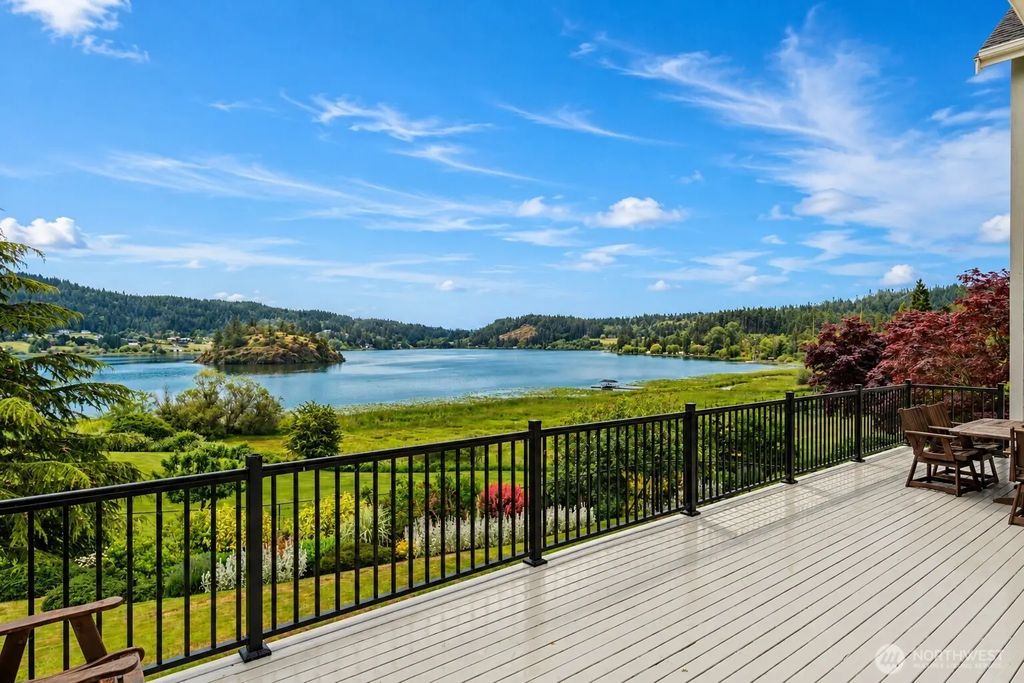 5663 S Campbell Lake Road, Anacortes