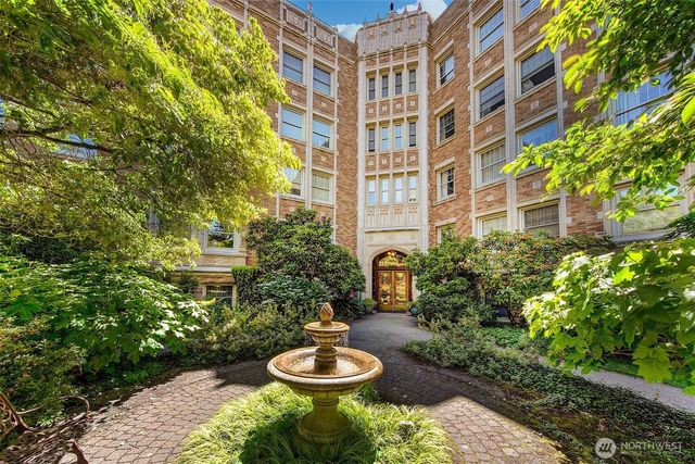 5810 Cowen Place Ne 310, Seattle