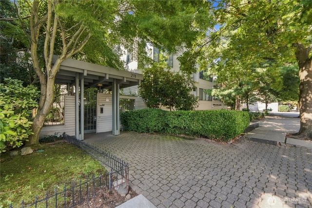 211 Summit Avenue E 108, Seattle