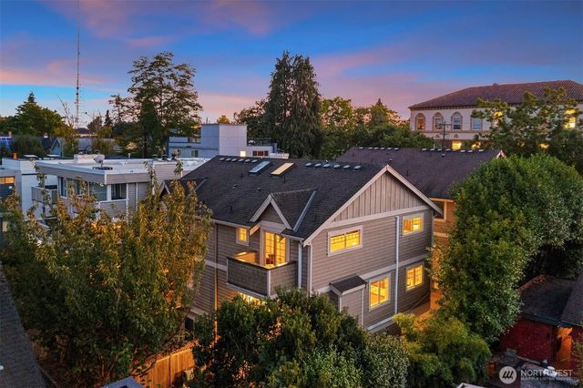2112 Warren Avenue N B, Seattle