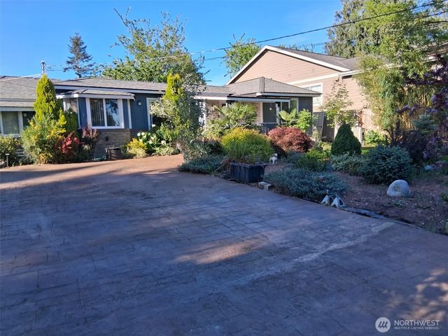 8242 S 128th Street, Seattle