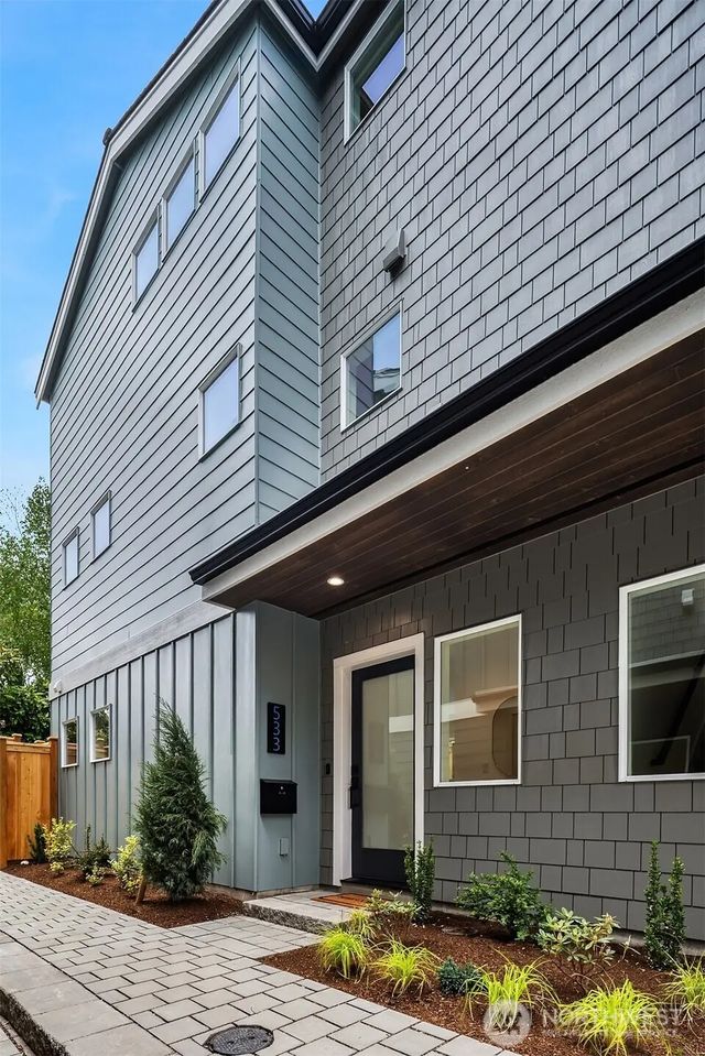 533 B N 70th Street, Seattle