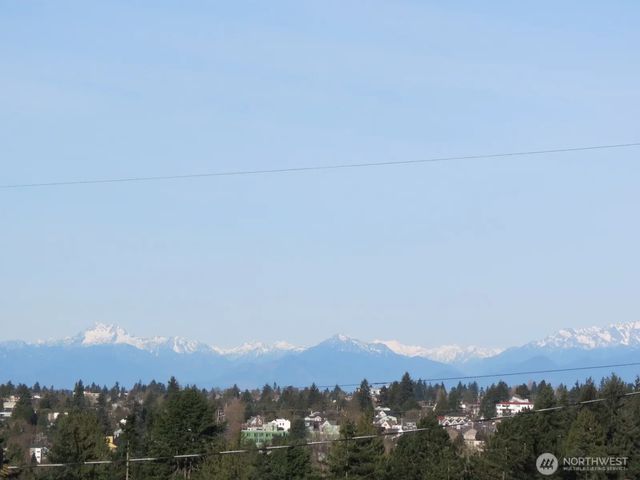 8218 2nd Avenue Ne #b, Seattle