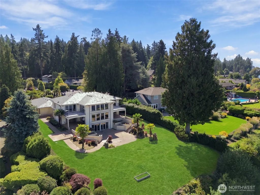 8711 Talbot Road, Edmonds