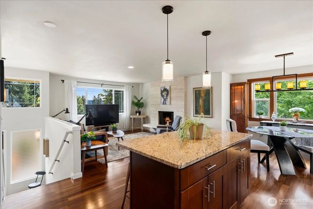 7957 30th Avenue Sw, Seattle