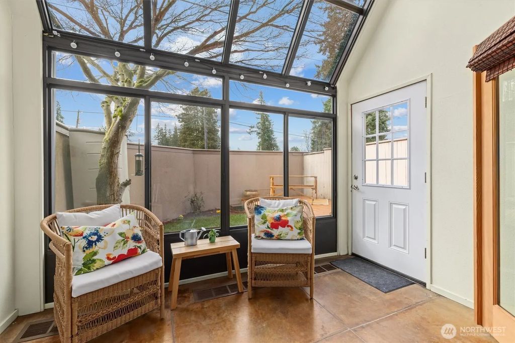 8225 212th Street Sw 304, Edmonds
