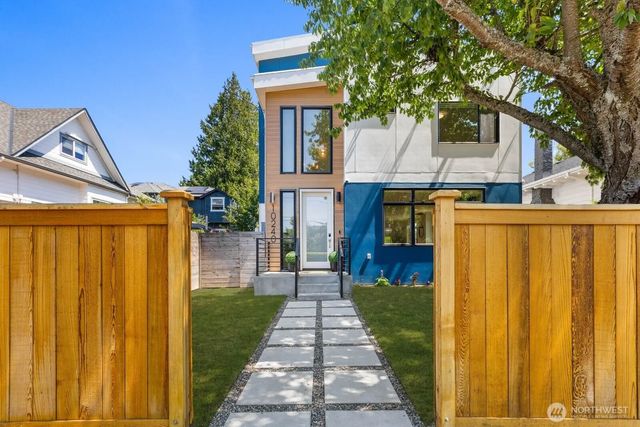10240 40th Avenue Sw A, Seattle
