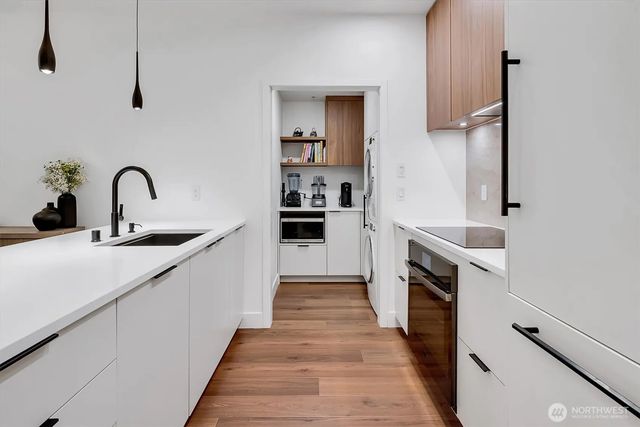 300 110th Avenue Ne 314, Bellevue