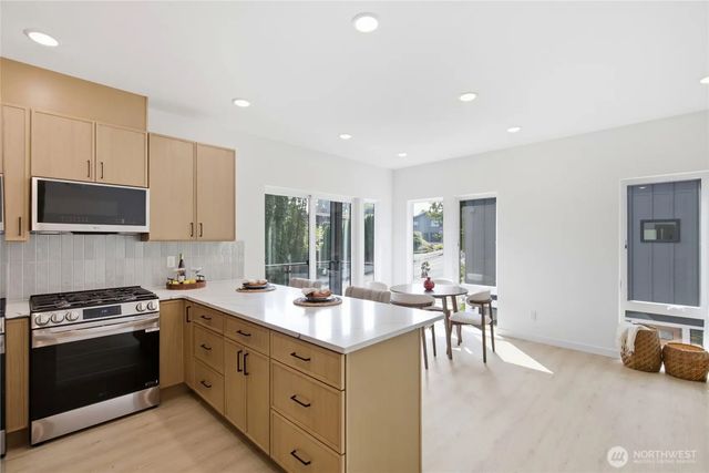5718 Ne 65th Street, Seattle